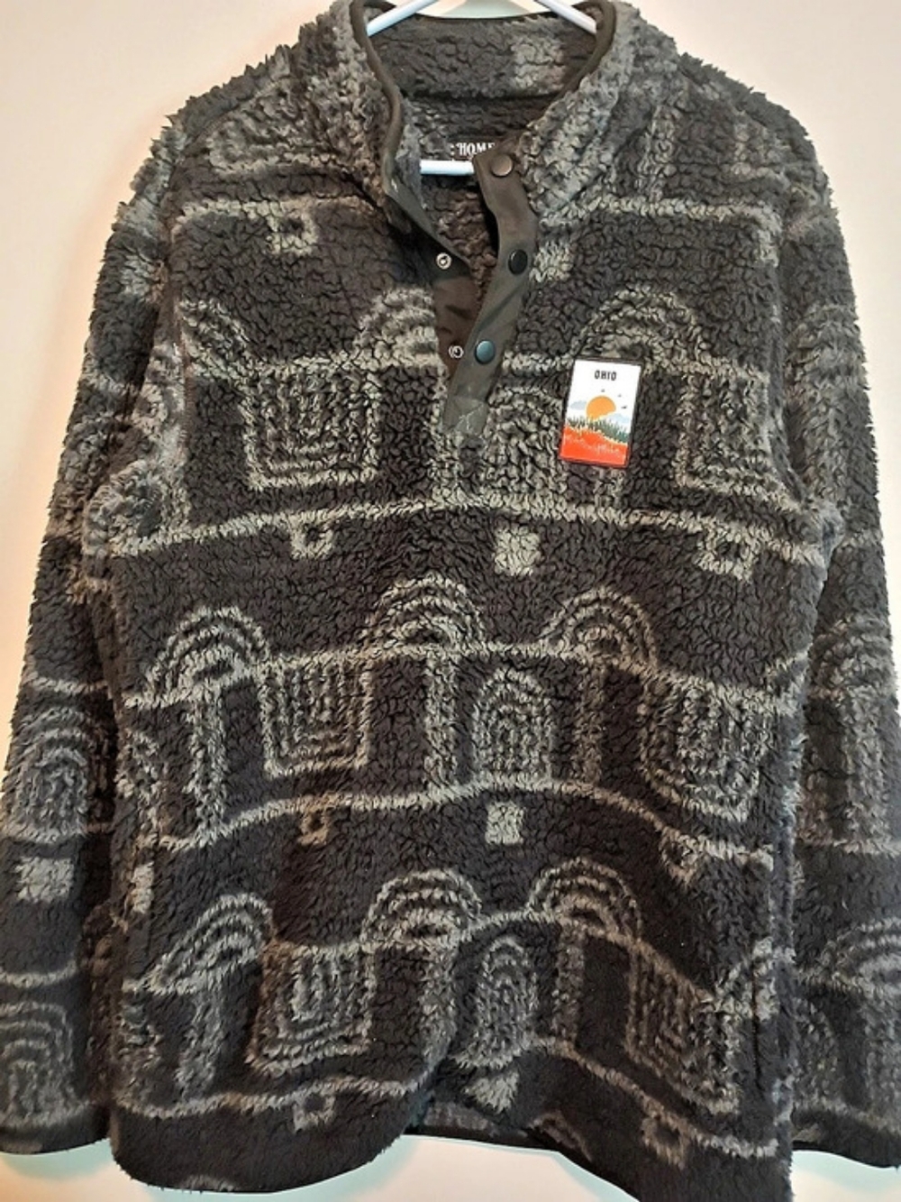 Home Free Patterned Fleece Pullover Size Medium NWT